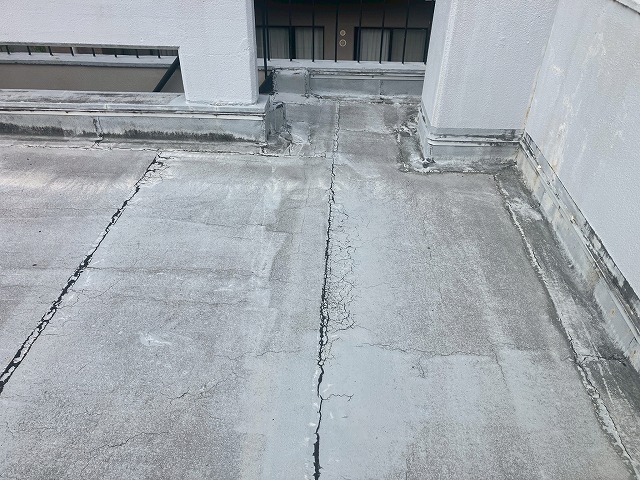 屋上防水の劣化が進行